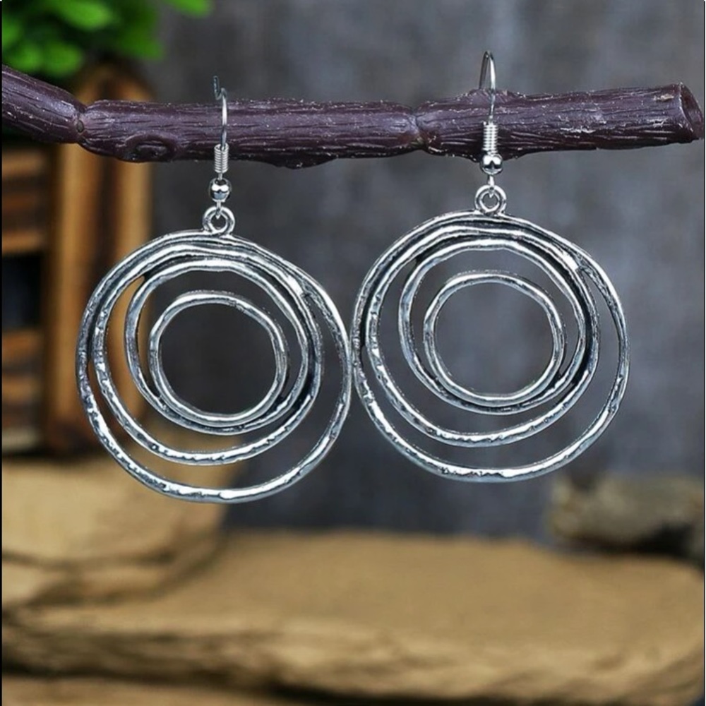🆕 Silver Circles Drop Earrings!!! …Brand New!!!!